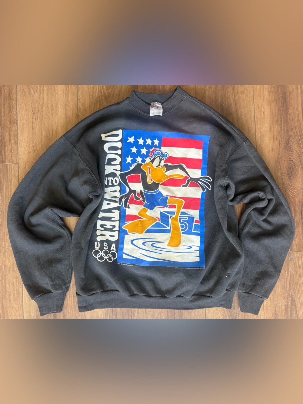 Vintage Daffy Duck Sweatshirt Mens XL Made In USA Olympics Looney Tunes 1995